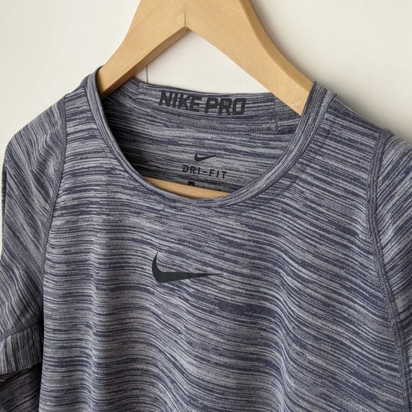 Nike Pro Active Long Sleeved Top Size Medium - Picture 7 of 11